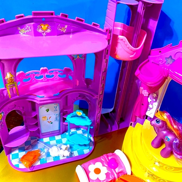 MY LITTLE PONY G3 2002 CELEBRATION CASTLE PLAYS MUSIC & LIGHTS UP EXCLUS… - Picture 3 of 16